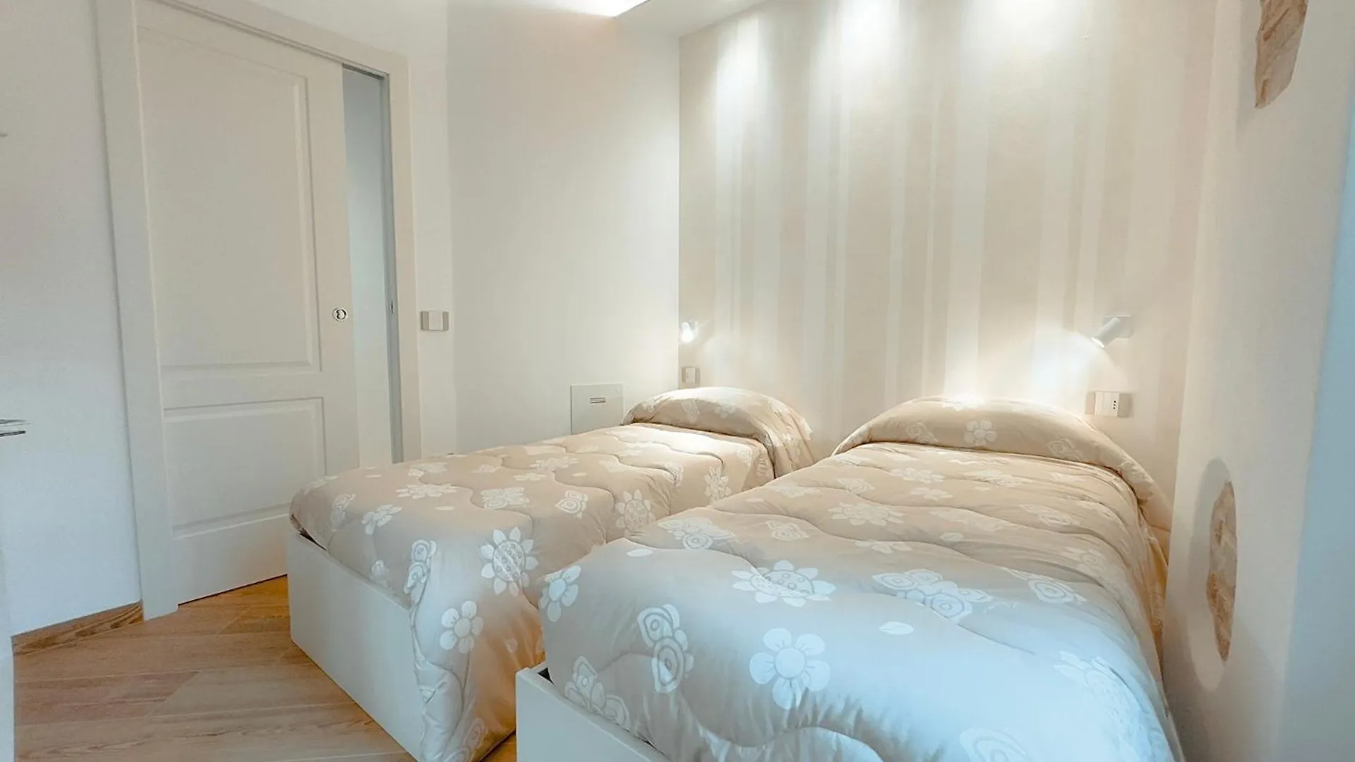 Lovely Home Bergamo 0*,  Italy